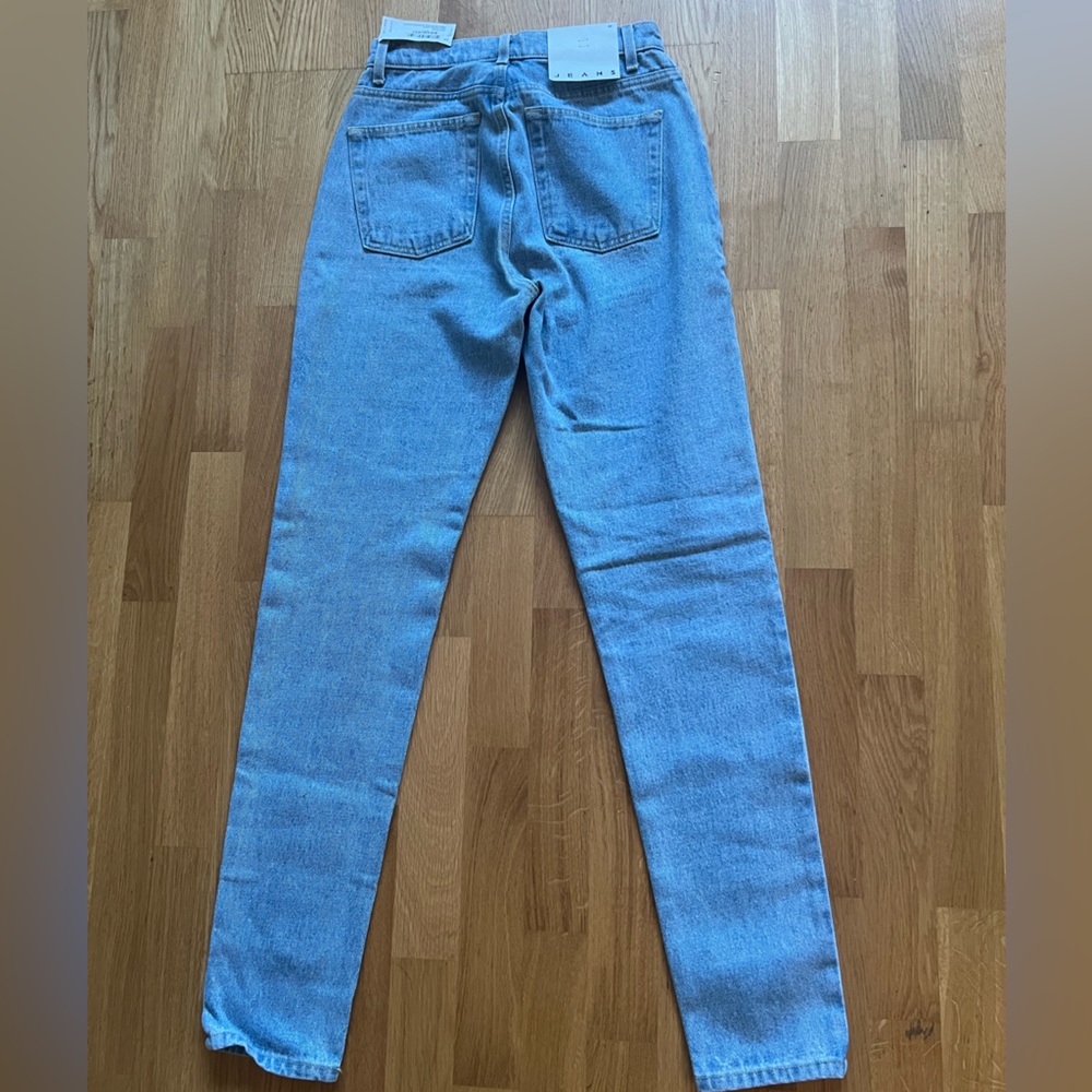 BNWT AA High Waist Mom Jean • size 26 - Picture 4 of 7